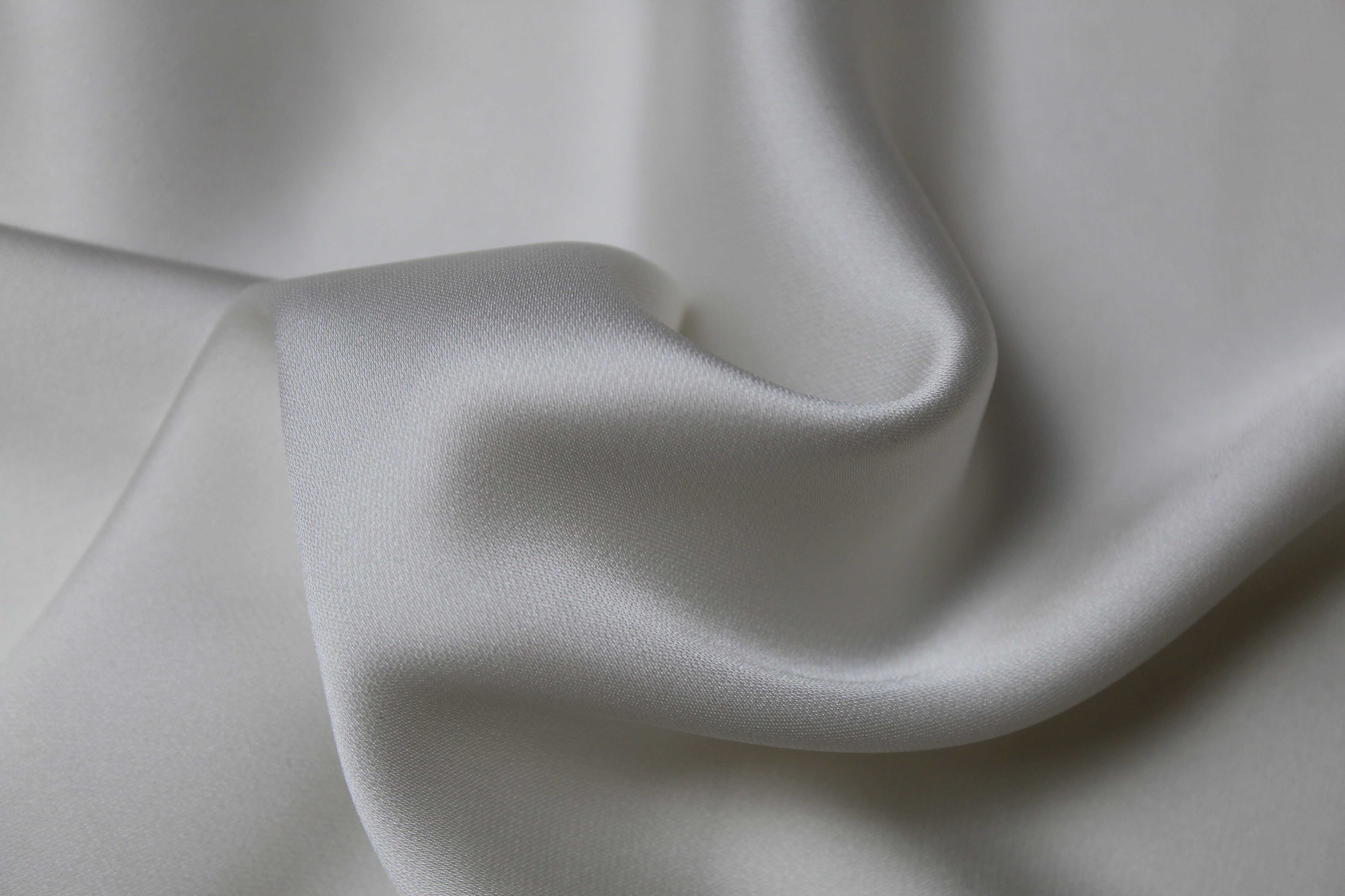 POLY SOFT SATIN - P IVORY